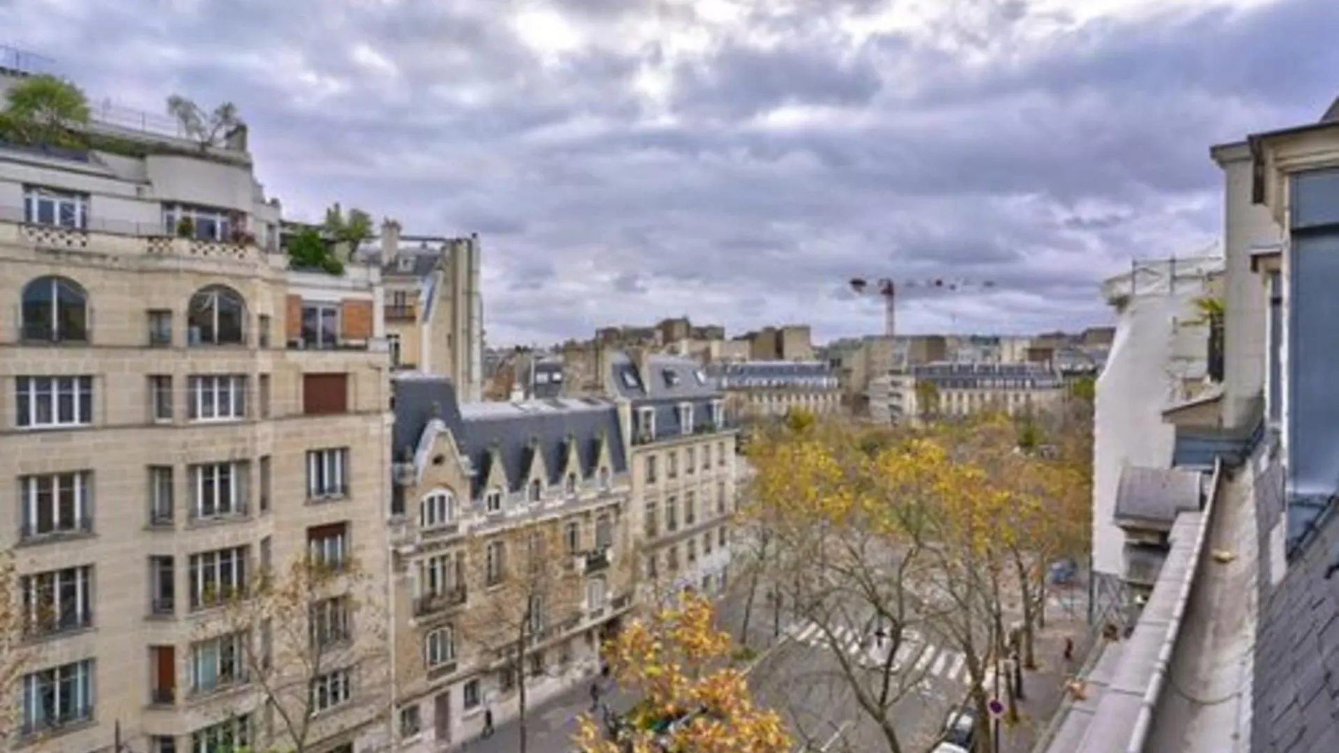 Charming Love Nest In Paris